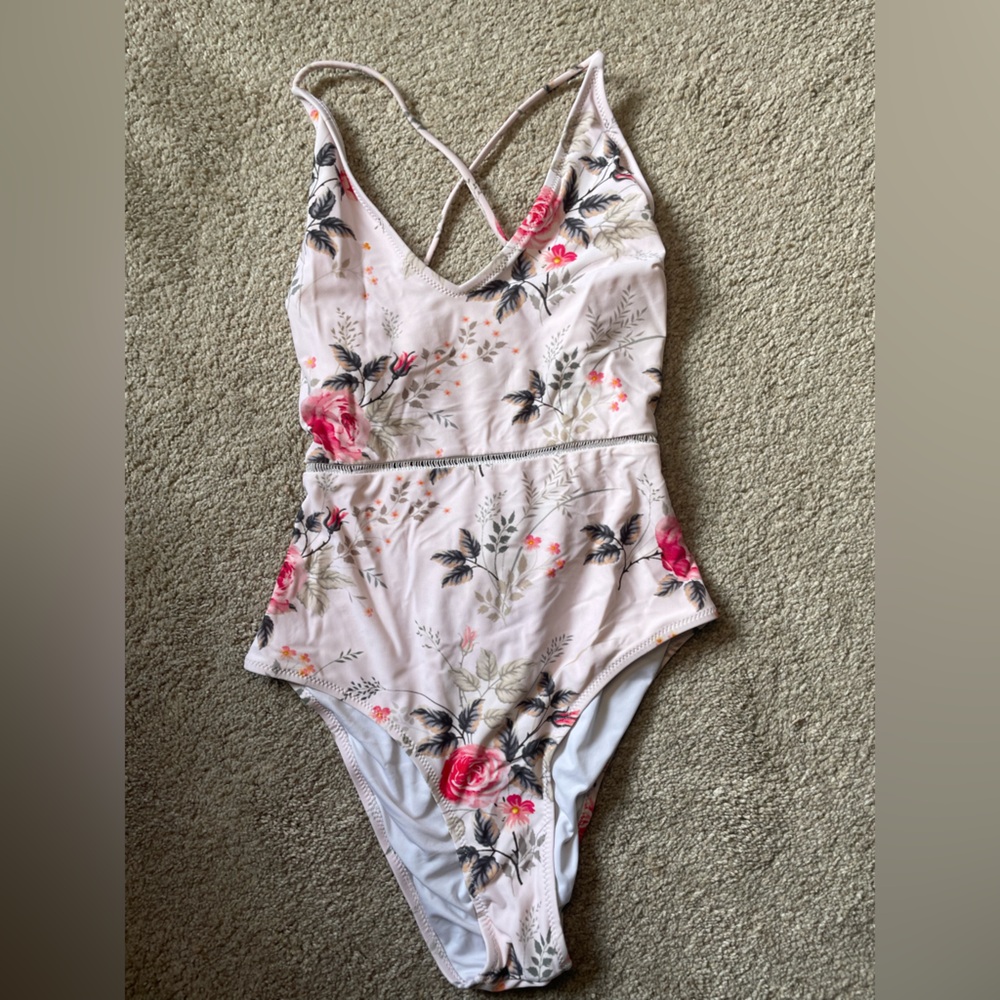 Cupshe Women’s One-piece Pink Floral Swim Suit Size Medium
